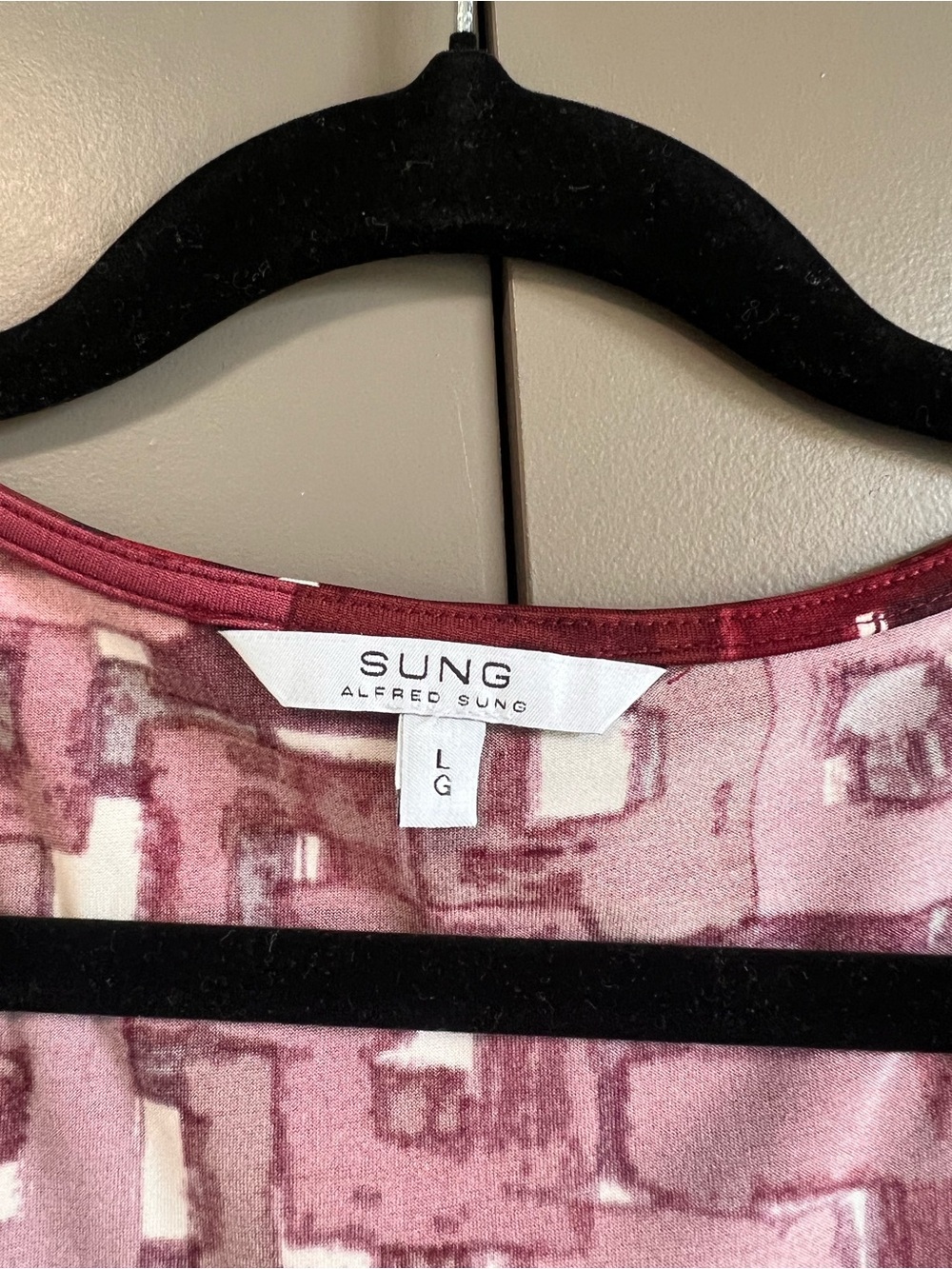 ALFRED SUNG Berry and White Printed Ruffle Shell - Picture 7 of 8